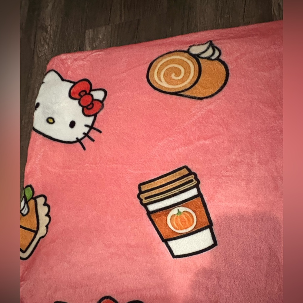 Hello Kitty Blanket - Picture 2 of 3